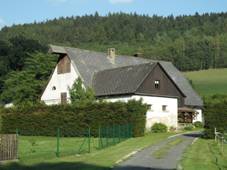 HeÅ™manice (KrÃ¡lÃky) D. DÅ¯m pod svahem.jpg