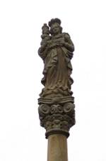 Mladkov, sloup se sochou Panny Marie Immaculaty.jpg