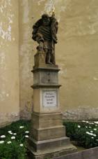 Mladkov, socha svatÃho FloriÃ¡na.jpg