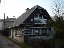 Mladkov - typickÃ¡ chalupa.JPG