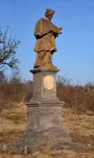 Pvlaky - socha svatho Jana Nepomuckho 2015-03.jpg