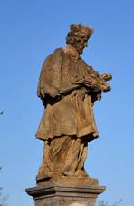 Pvlaky - socha svatho Jana Nepomuckho 2015-03.jpg