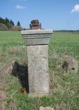 Mirotice - Tschebask k | pedn strana podstavece - duben 2013