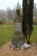 Protivec, pamtnk.jpg