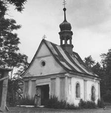 Těšetice - kaple Narození Páně | zchátralá kaple Narození Páně v Těšeticích - červenec 1961