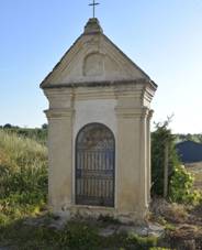 An alcove chapel - in Havranky - monument 8156 - 02.jpg