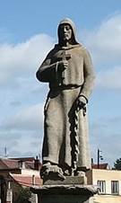 Hlubok Mavky, sochy u kostela.jpg