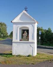 Vklenkov kaplika - poklona v Lukov 01 crop.jpg