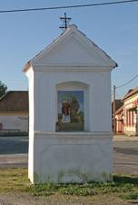 Vklenkov kaplika - poklona v Lukov 02.JPG