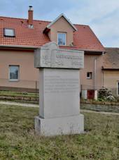 Pmtice, pomnk vro SR.jpg