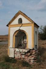 Strachotice, vklenkova kaplika na kiovatce (4232).jpg