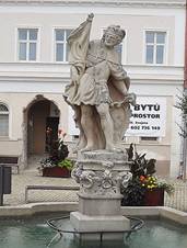 Znojmo - Vclavsk nm - kana.JPG