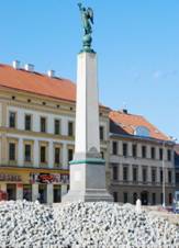 GuentherZ 2010-04-03 0115 Znojmo Komenskeho Namesti Kopaldenkmal.jpg
