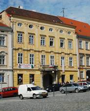 GuentherZ 2010-05-01 0048 Znojmo Masarykovo Nam Unterer Platz.jpg